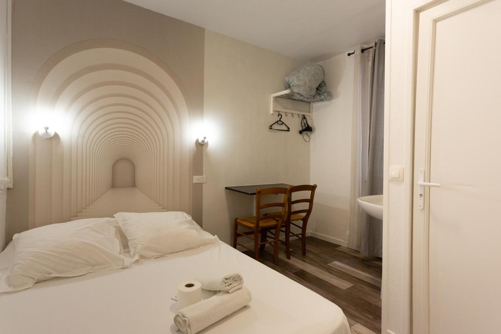 Hotel Europe Blv ปารีส ภายนอก รูปภาพ